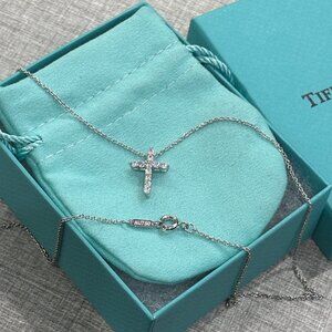 Tiffany & Co Pendant in platinum with diamonds.